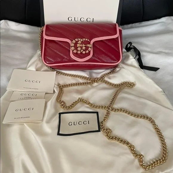 ♥️SOLD♥️AUTHENTIC GUCCI
Red & Pink Super Mini Matelassé GG Marmont Bag - Picture 4 of 17